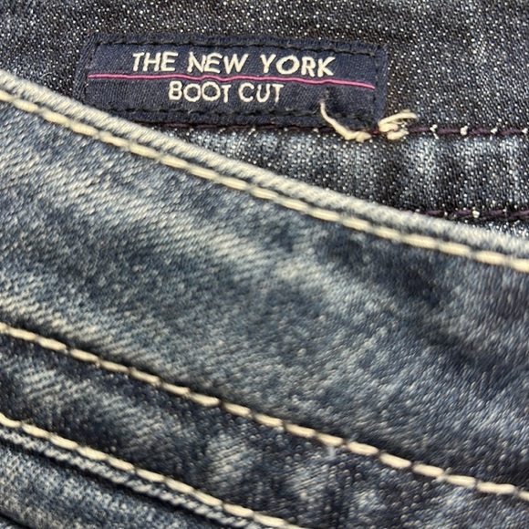 Vigoss The New York Bootcut Jeans - Size 5/6 - Great Stitching Details - Picture 6 of 11